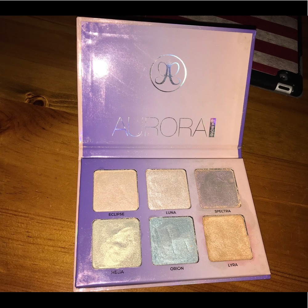 Anastasia Aurora highlighter